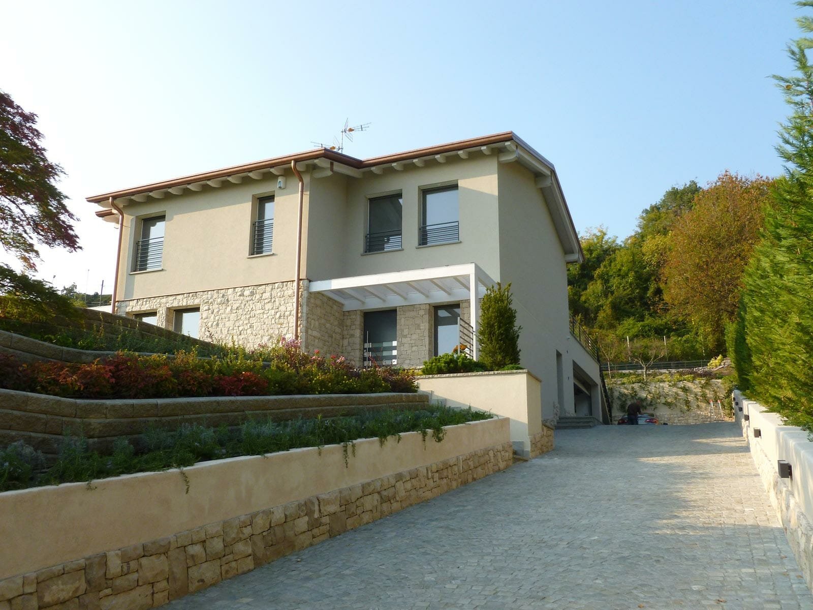 Villa classica in legno a Caprino Bergamasco (Bergamo)