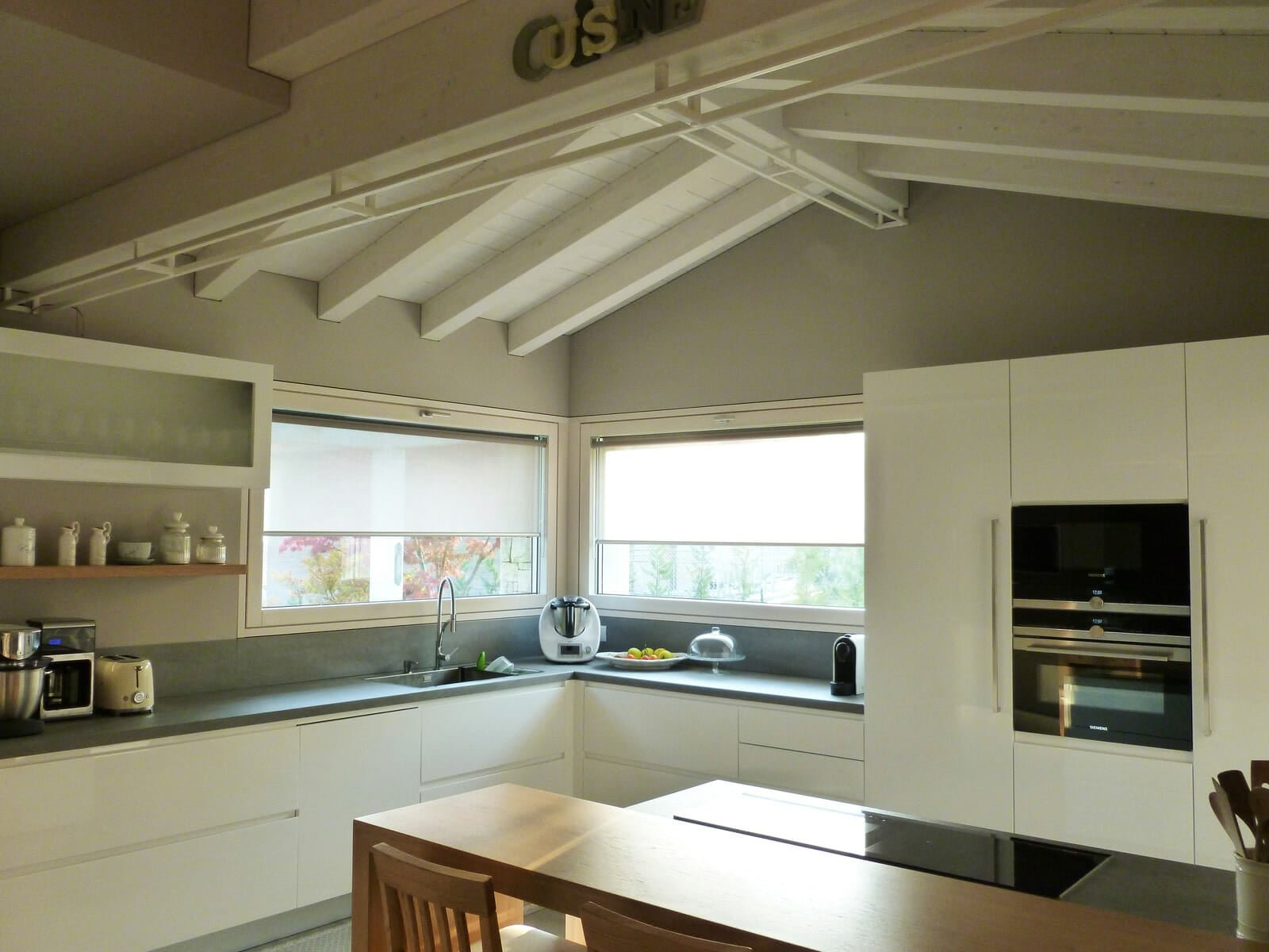 Villa classica in legno a Caprino Bergamasco (Bergamo)