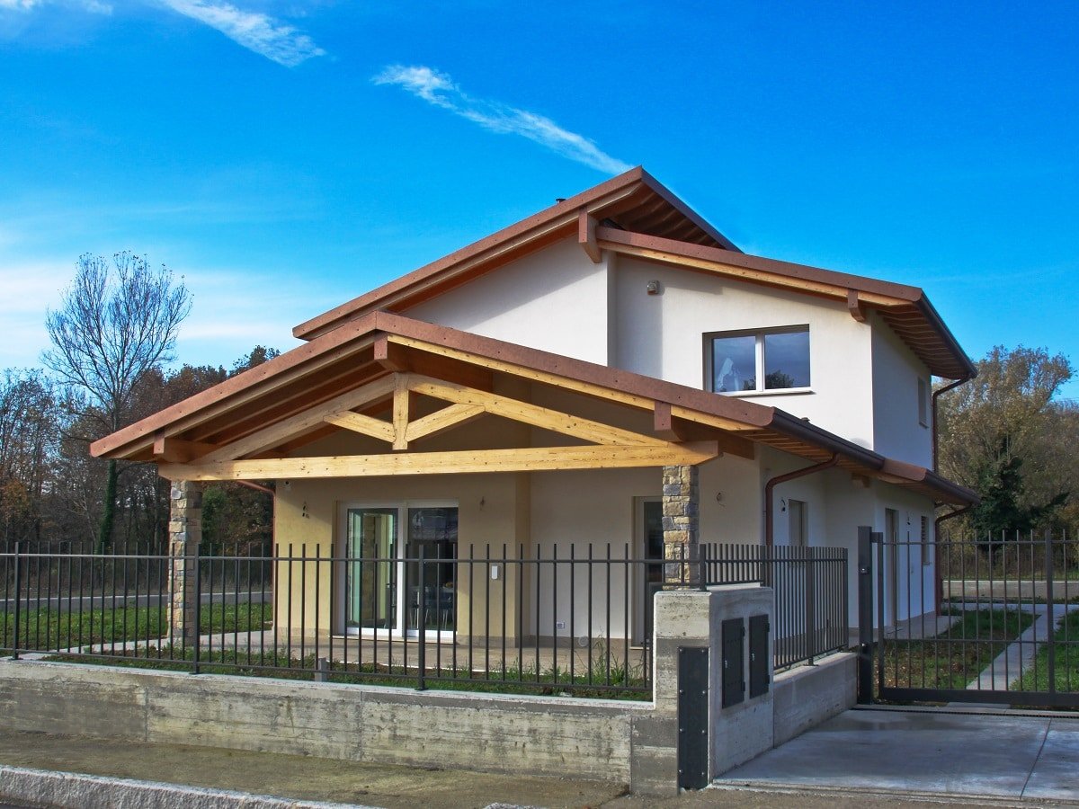 Villa classica in legno a Cenate Sopra Bergamo