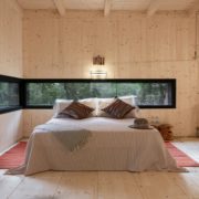 Calda d’inverno e fresca d’estate, sensoriale e tattile: la casa in legno è un generatore virtuoso di benessere