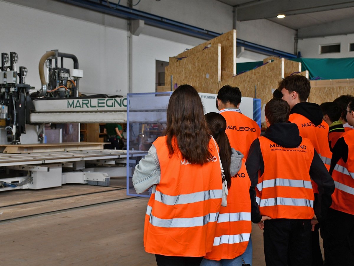 Studenti in visita al polo produttivo Marlegno