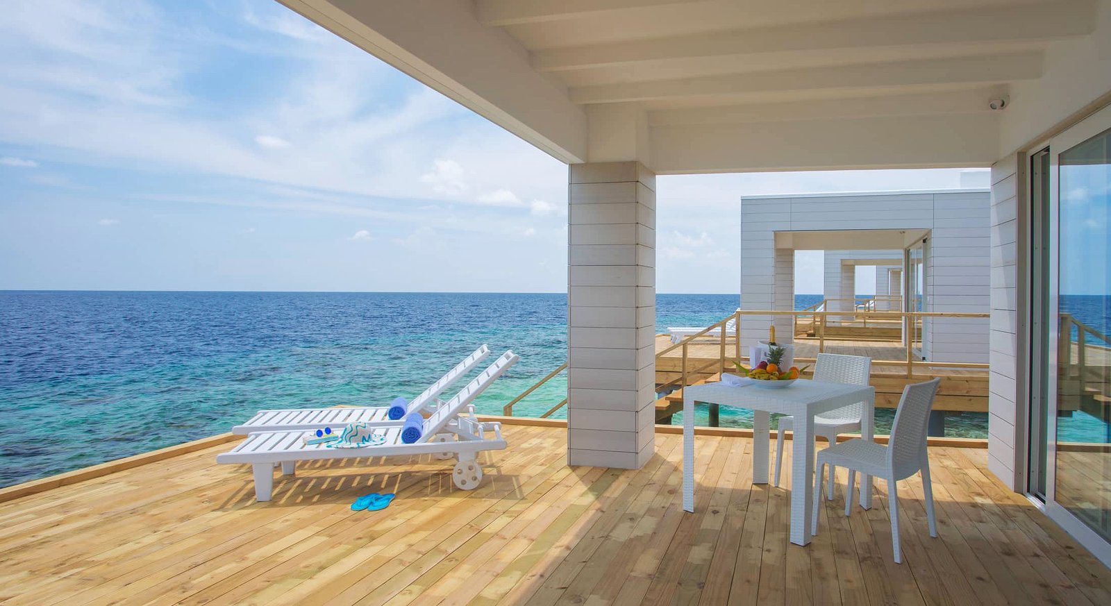 esterno eco resort Bathala alle Maldive realizzato da Marlegno