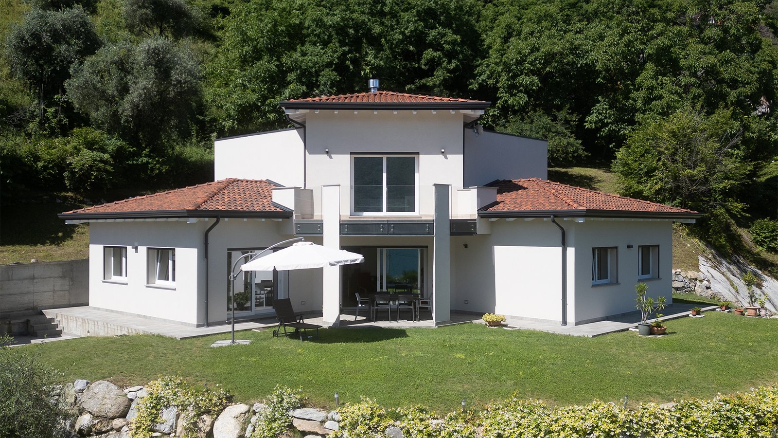 Villa classica in legno Oliveto Lario - Marlegno